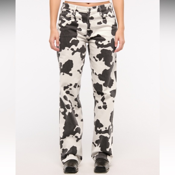 NWT Abercrombie and fitch cow print Curve Love Low Rise Baggy Jean size 30 - Picture 2 of 13